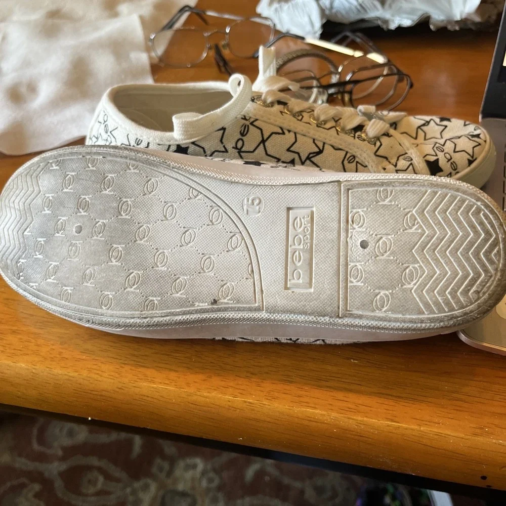 Women's‎  Size 7.5 Bebe Stars Logo Tie Tennis Shoes Sneakers - Picture 8 of 8